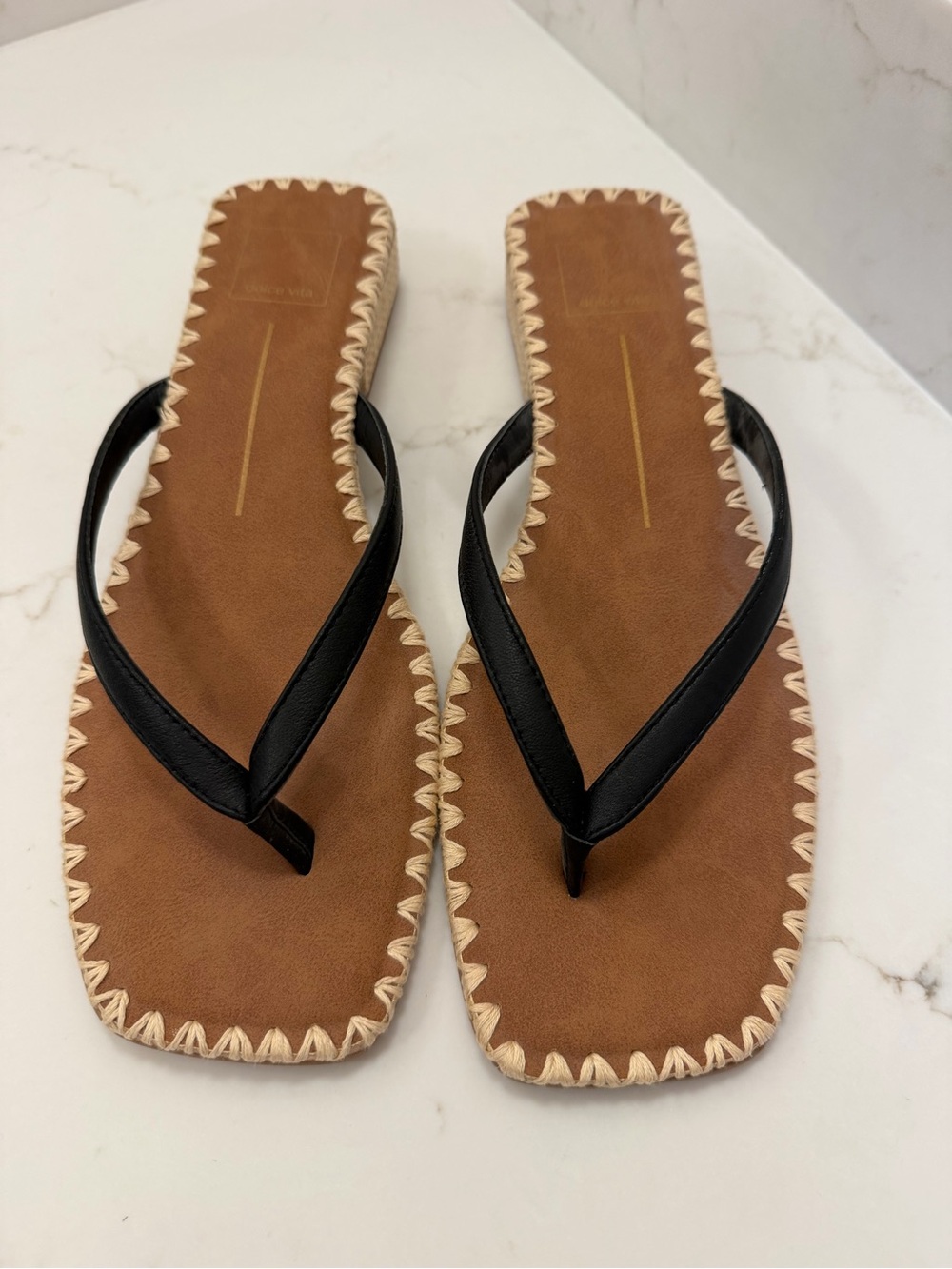 Dolce Vita Women’s Black Strap Brown Footbed Flip Flop Sandals